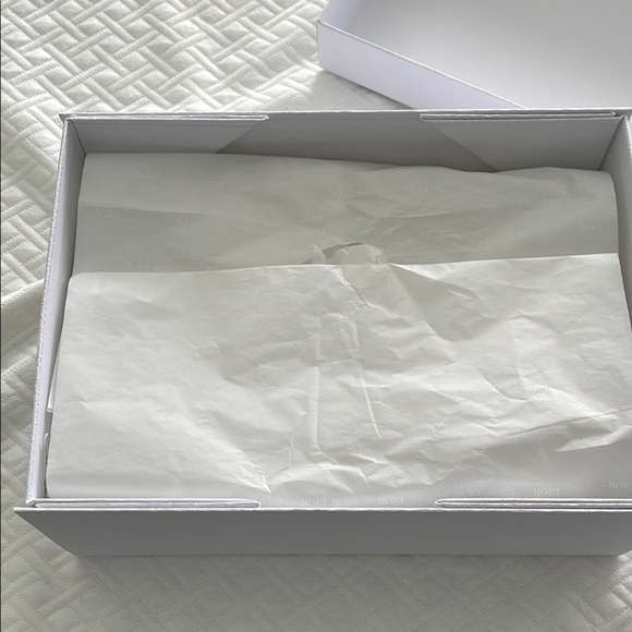 Dior White Gift Box - Picture 3 of 8